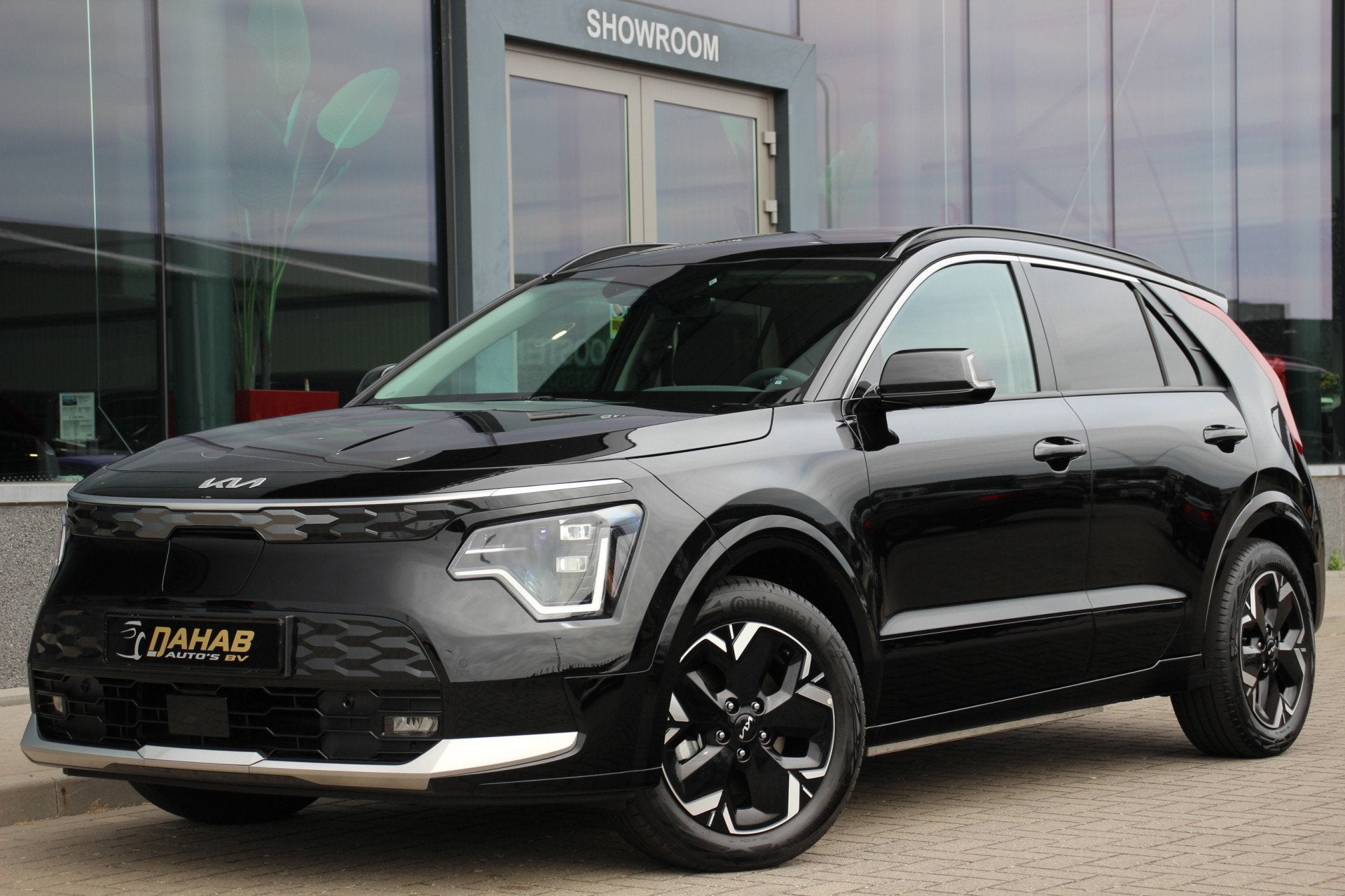 Kia Niro EV ExecutiveLine 64.8kWh | Schuifdak | Warmtepomp, Gebruikt, Adaptive Cruise Control, Zwart, 1653 kg