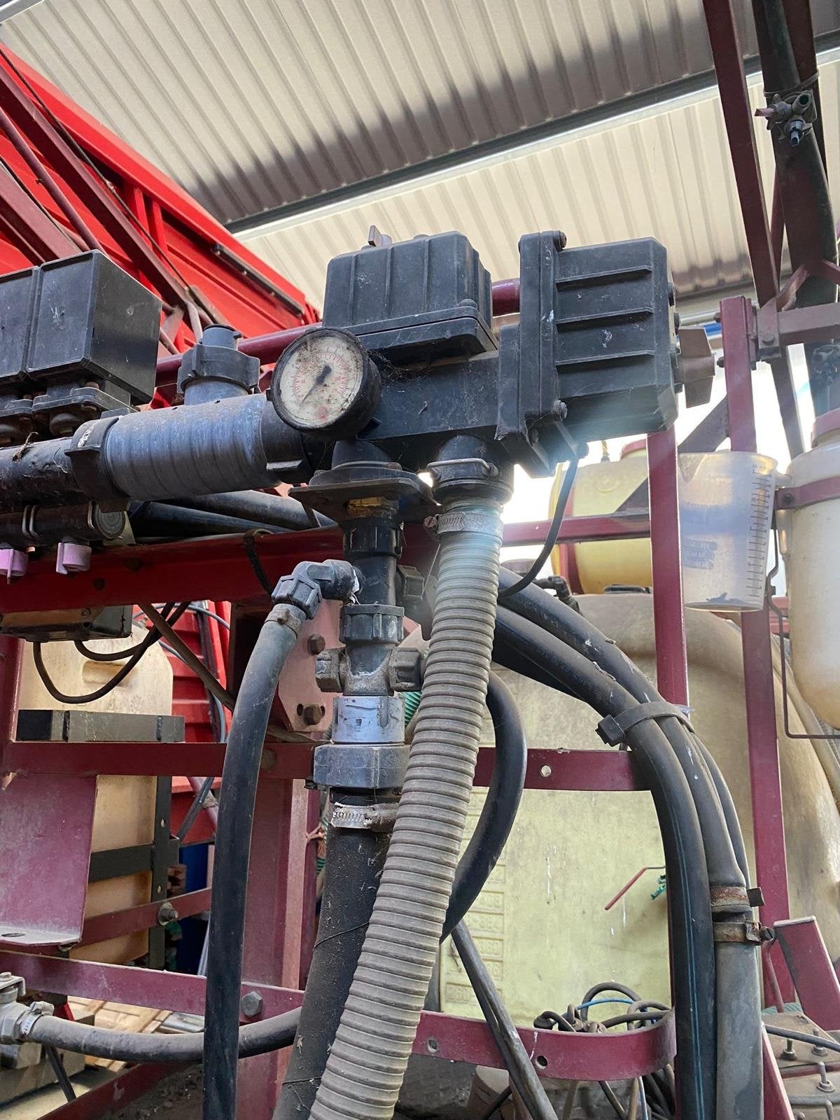Hardi TA 2400 veldspuit met 2 extra wielen en stuurstang, Ophalen, Akkerbouw, Gewasbescherming en Bemesting