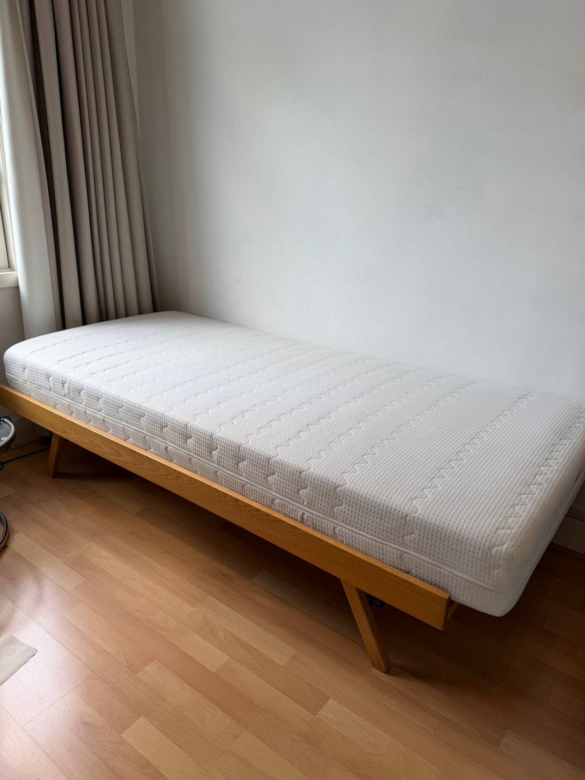 Gratis, 90x200cm houten bed + matras, IKEA LURÖY lattenbodem, Huis en Inrichting, Ophalen, Gebruikt, 90 cm, 200 cm
