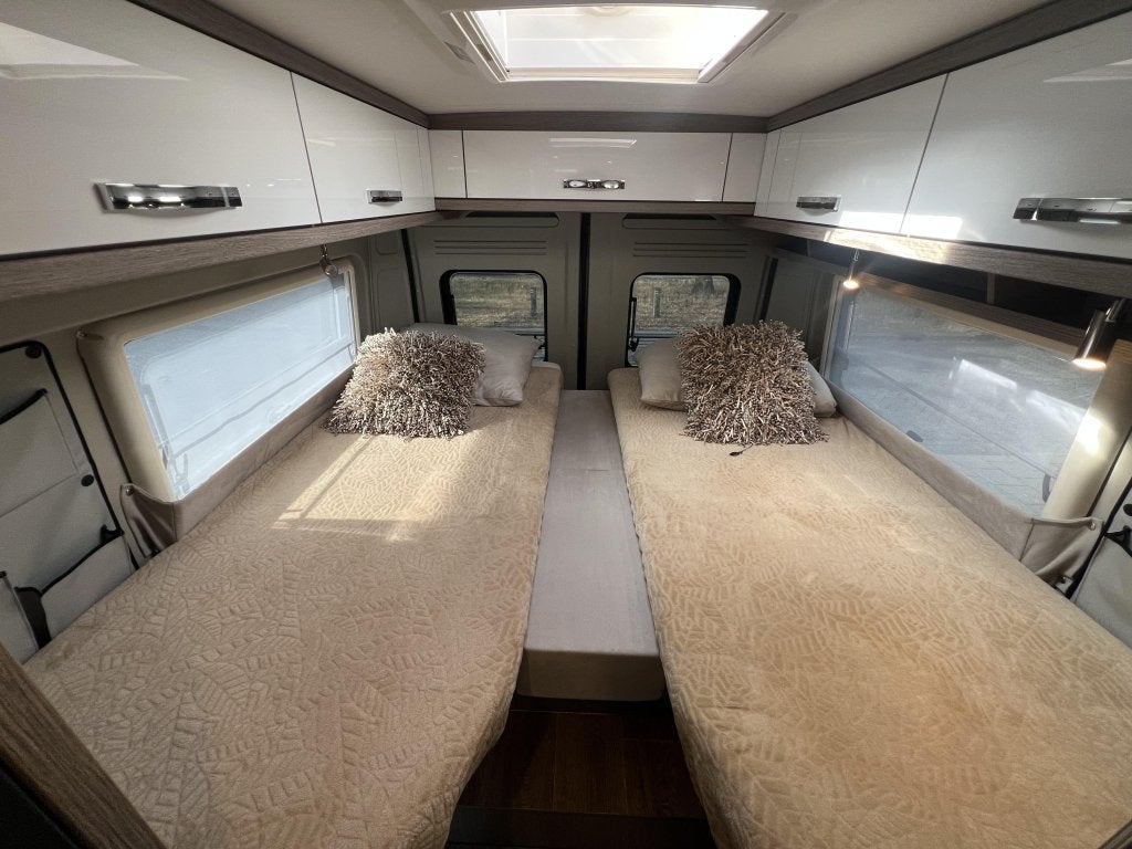 Pössl Roadcruiser ENKELE BEDDEN 8-TRAPS AUTOMAAT TREKHAAK, Caravans en Kamperen, Campers, Automaat, Pössl, Tot en met 2, 6 tot 7 meter