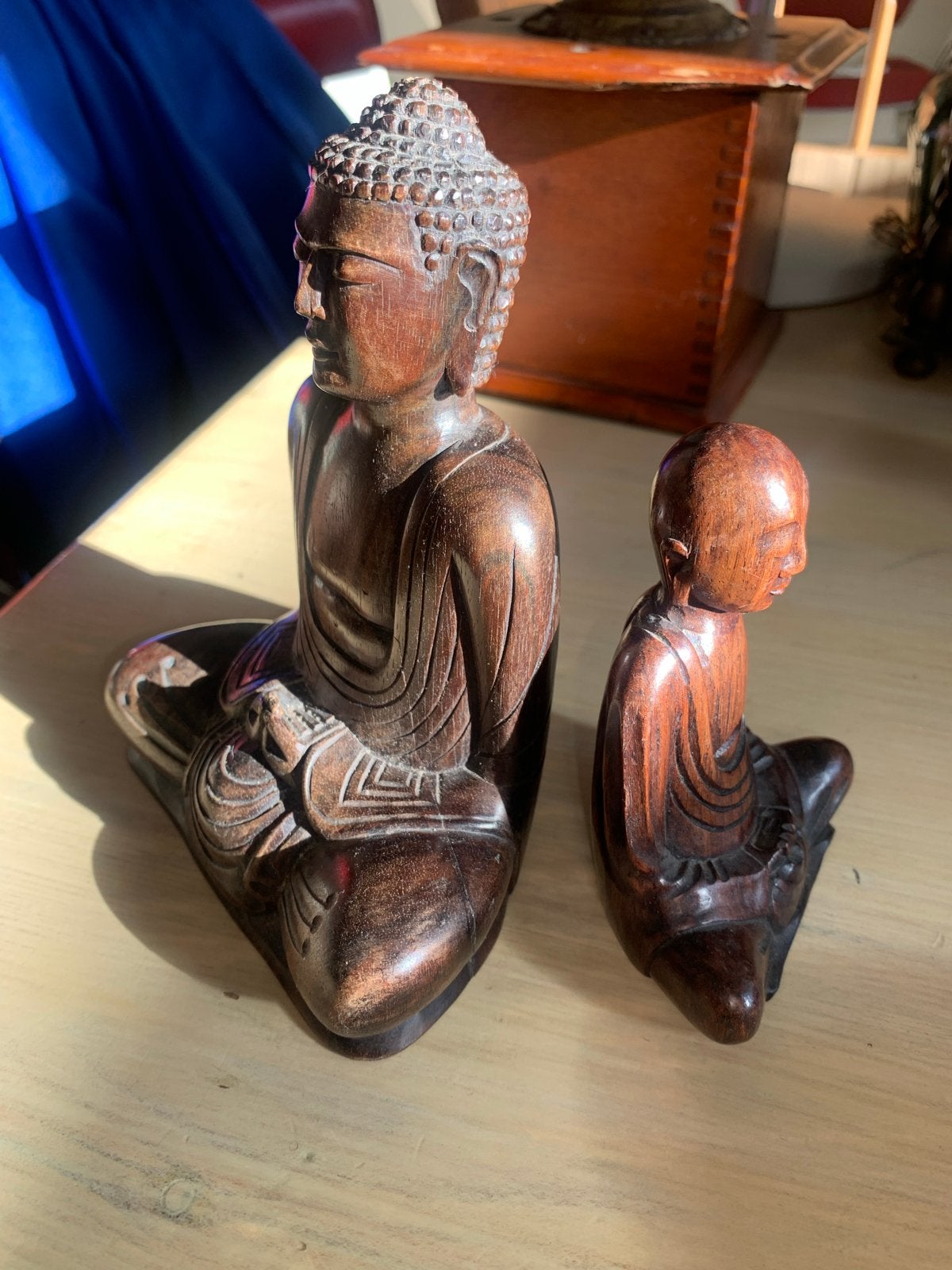 Houten Boeddha en monnik beeldjes, Minder dan 20 cm, Ophalen of Verzenden, Handgemaakt, Beeld