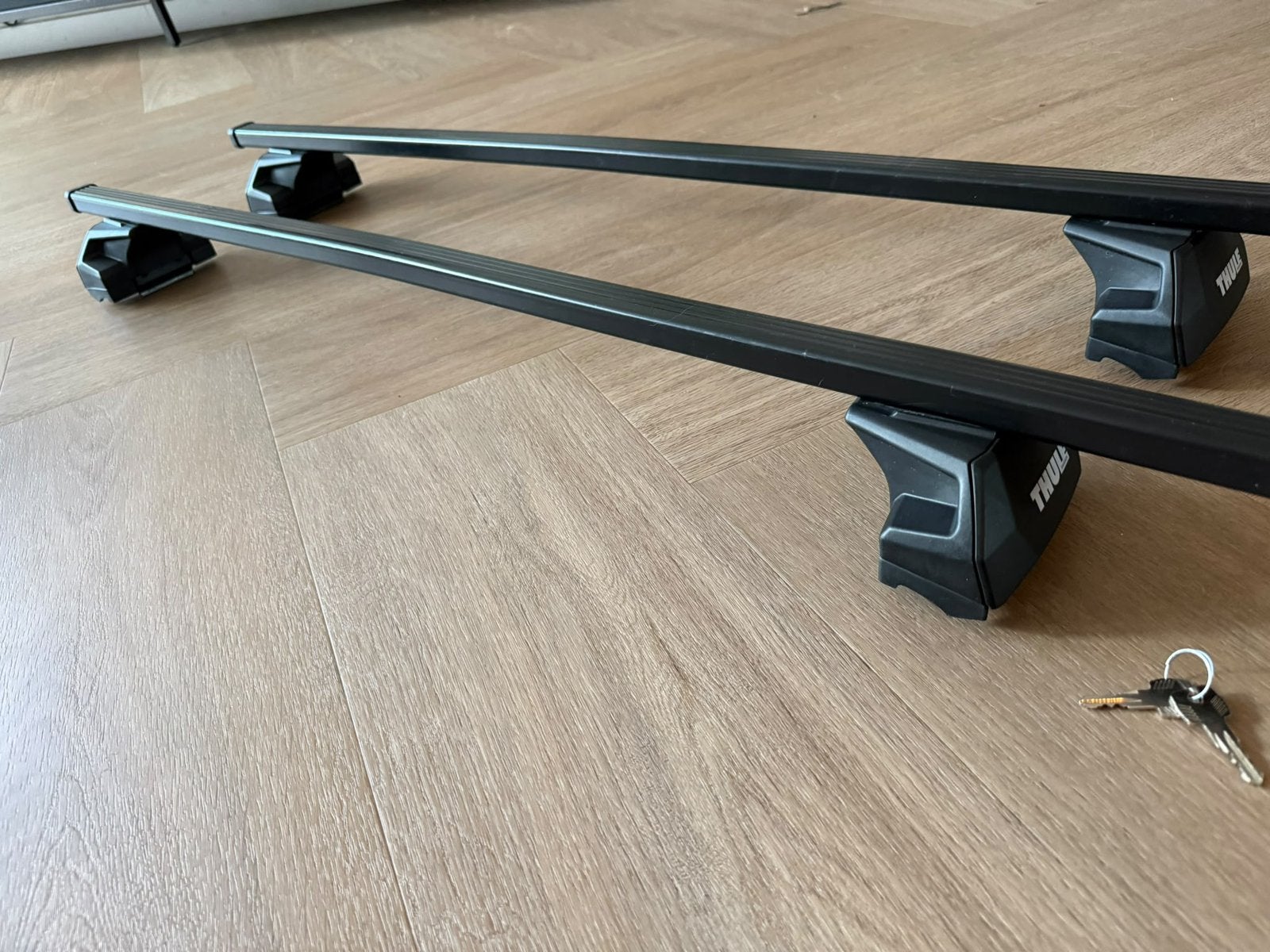 Thule dakdragers 118 cm + Evo Flush Rail + Kitset 186052, Auto diversen, Ophalen, Gebruikt