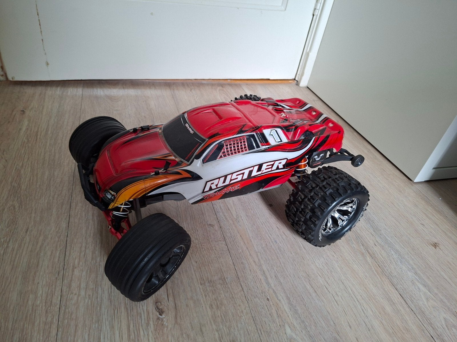 Traxxas Rustler VXL met upgrades en nieuwe body. COMPLEET !, Elektro, Auto offroad, Ophalen of Verzenden, Zo goed als nieuw