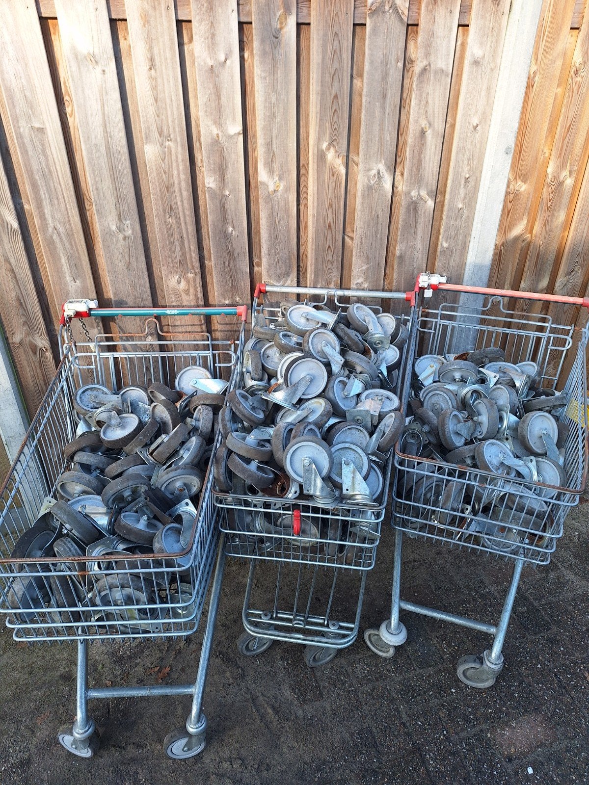 grote partij zwenkwielen ongeveer 300 stuks, Ophalen, Gebruikt, ., .