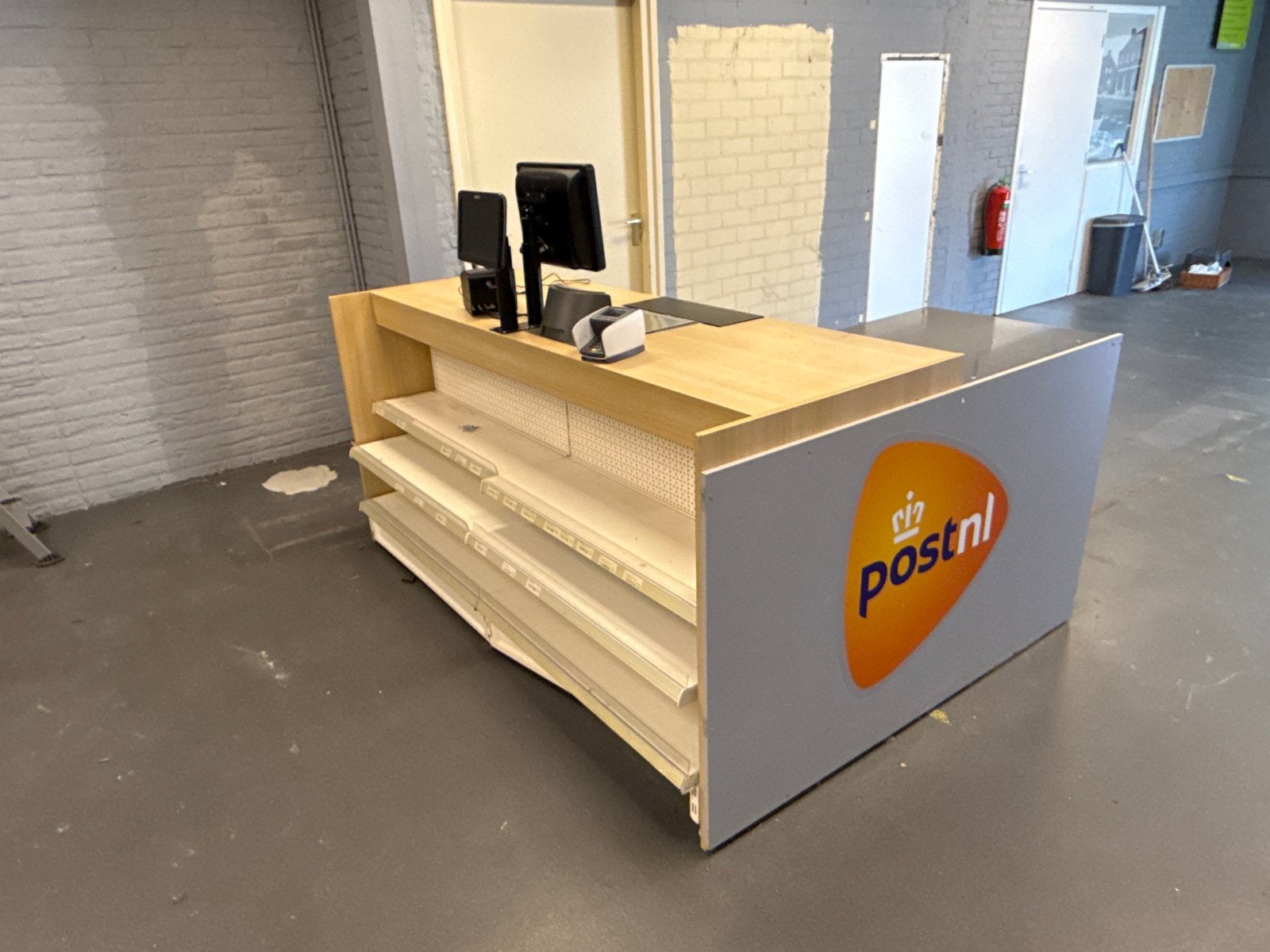 Kassasysteem met monitor en scanner pin automat check out, Ophalen