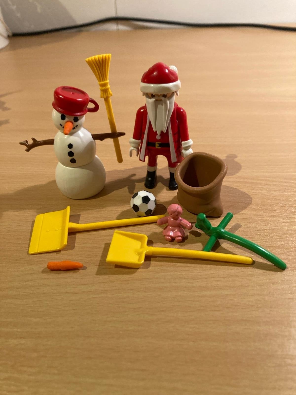 Playmobil Kerstman en Sneeuwpop met accessoires, Ophalen of Verzenden, Gebruikt