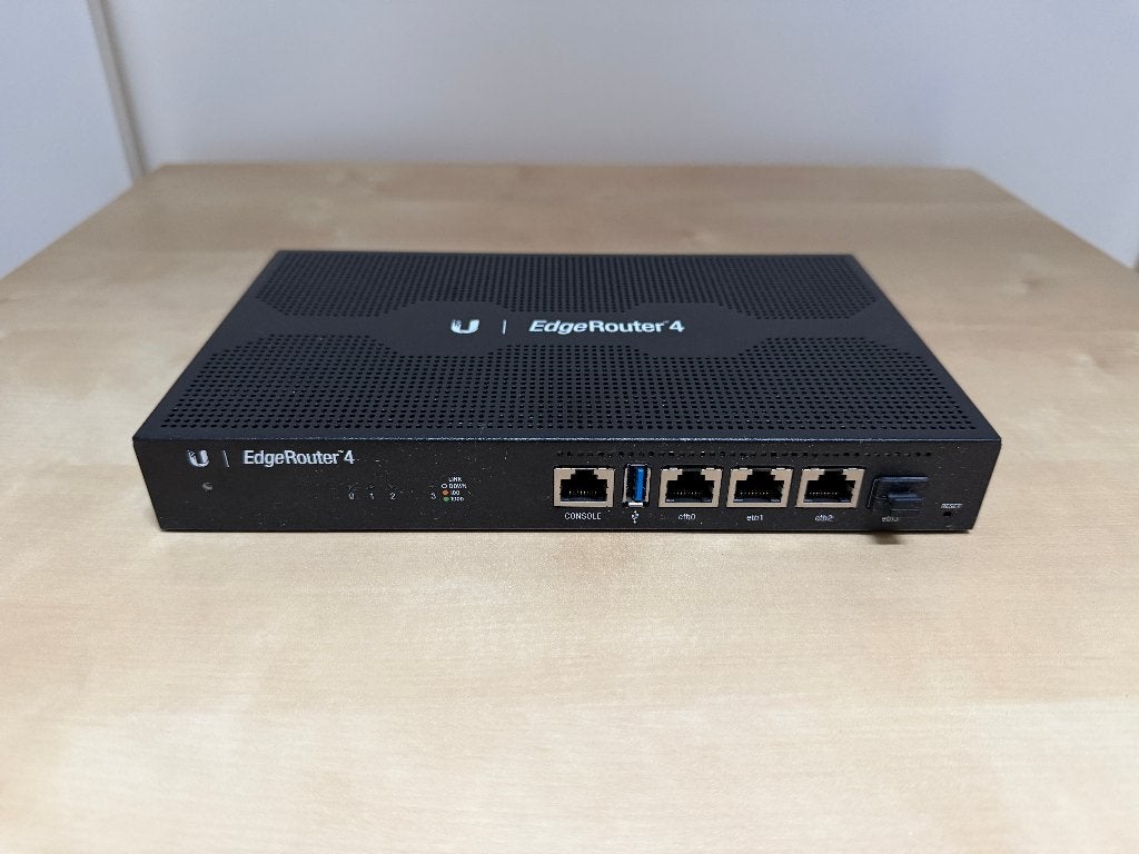 Ubiquiti Edgerouter 4, Ophalen of Verzenden, Gebruikt, Router, Ubiquiti Unifi
