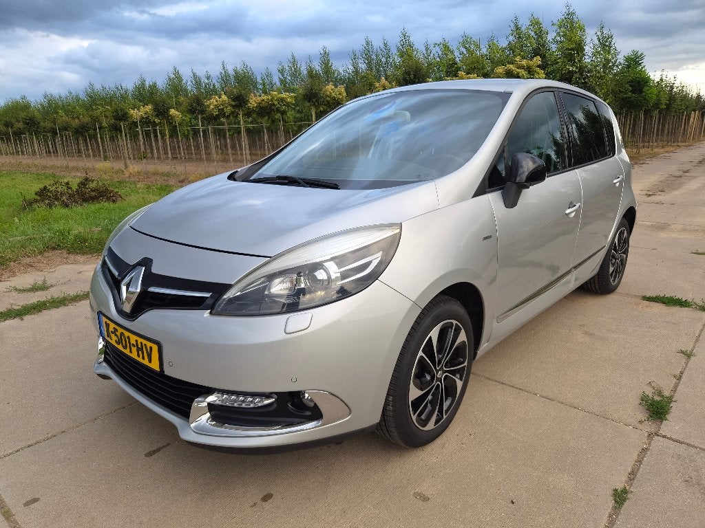 Renault Scénic TCe 130 / 2016 / Navi / Cruise / Camera, Voorwielaandrijving, Leder en Stof, 132 pk, Handgeschakeld