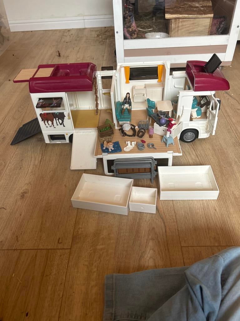Schleich paardenvrachtwagen met accessoires, Ophalen of Verzenden, Zo goed als nieuw