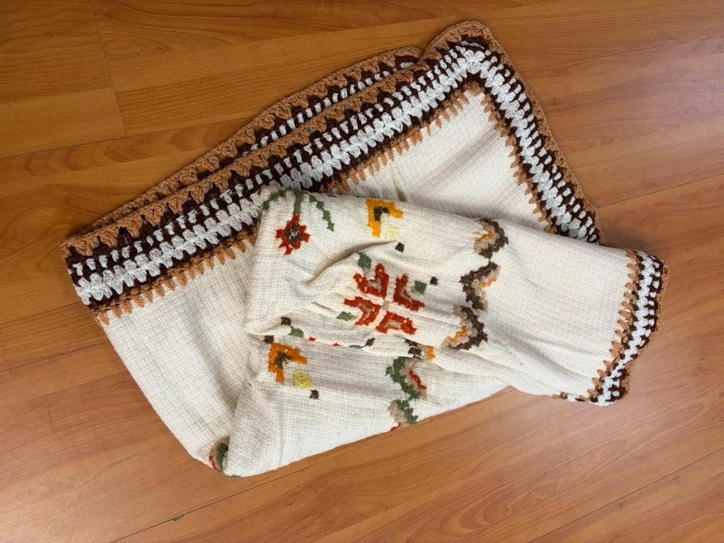 Vintage tafelkleed geborduurd met gehaakte rand 150/102, Djt@dejuistetoon.eu, Ophalen of Verzenden, Zo goed als nieuw, Mon Plaisir 19, Etten-Leur, Netherlands