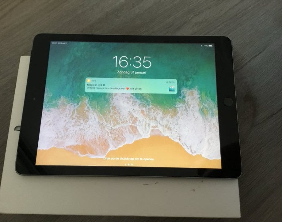 Apple iPad 2017. 32GB Wi-Fi & mobiel internet, Computers en Software, Apple iPads, 32 GB, Apple iPad, Zo goed als nieuw, Grijs
