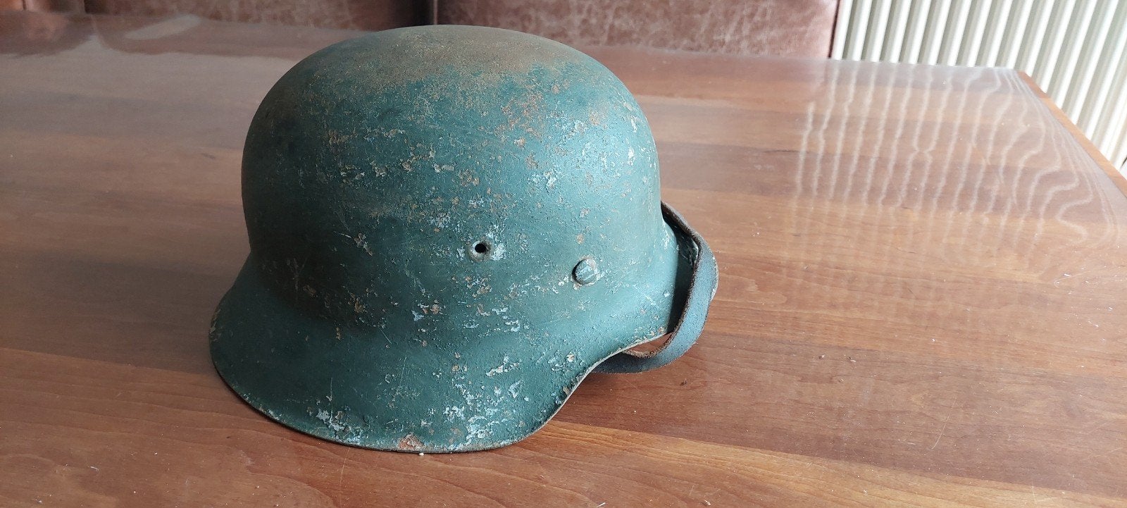 Duitse helm, Stahlhelm M42 EF66 met wintercamo restanten, Verzamelen, Ophalen of Verzenden