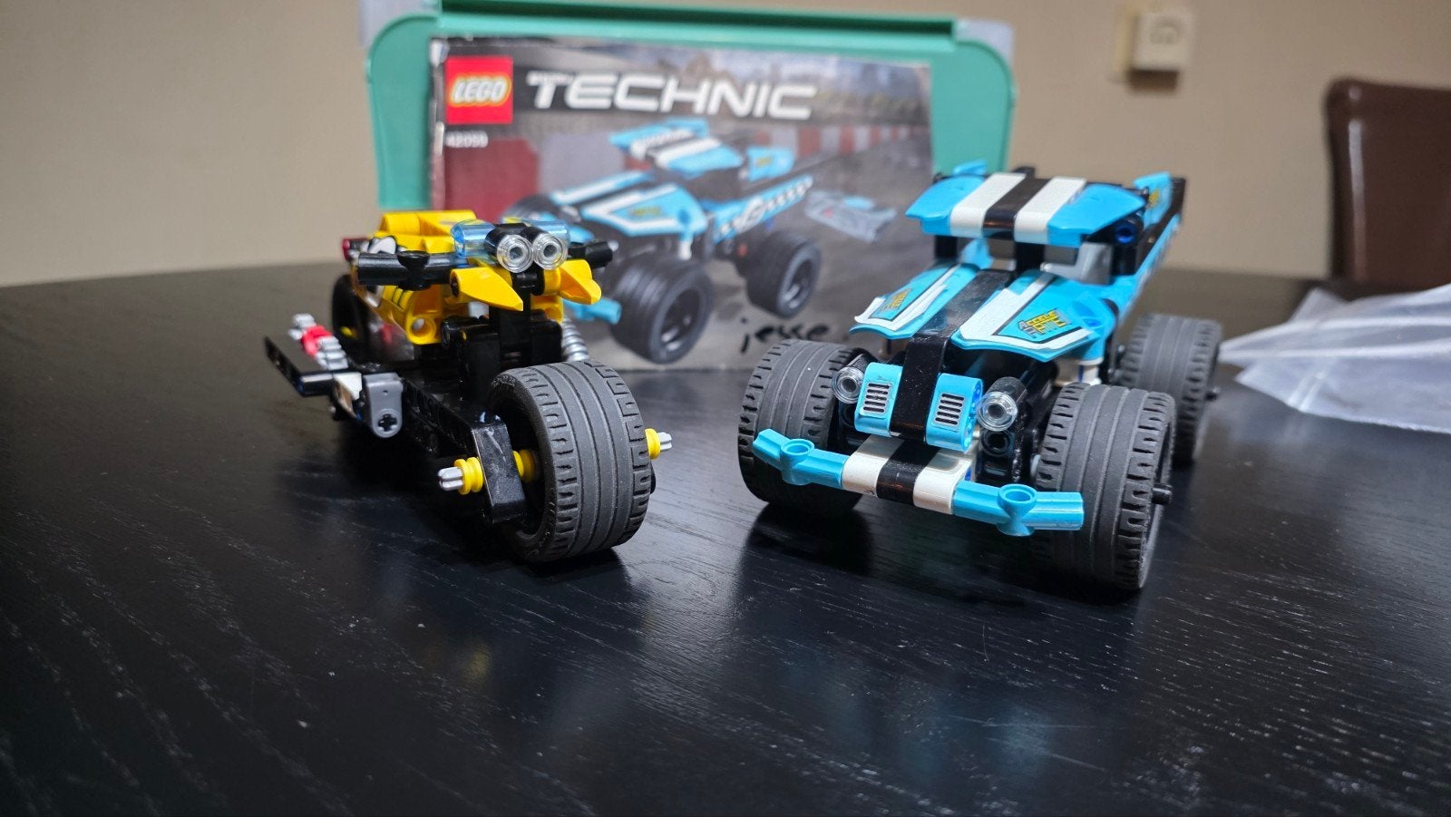 LEGO Technic 42058 + 42059 met boekjes, Inclusief instructies, Lego, Ophalen of Verzenden, Zo goed als nieuw