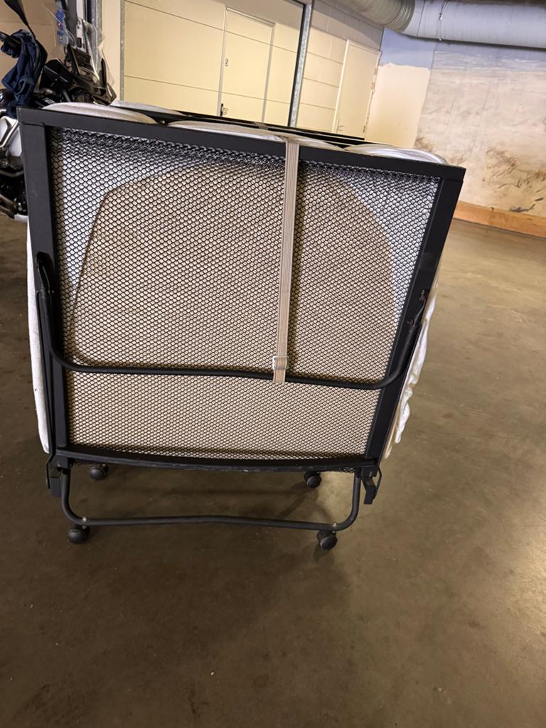 Opvouwbaar logeerbed met matras - ideaal voor gasten, Gebruikt, Eenpersoons, Zwart, 80 cm