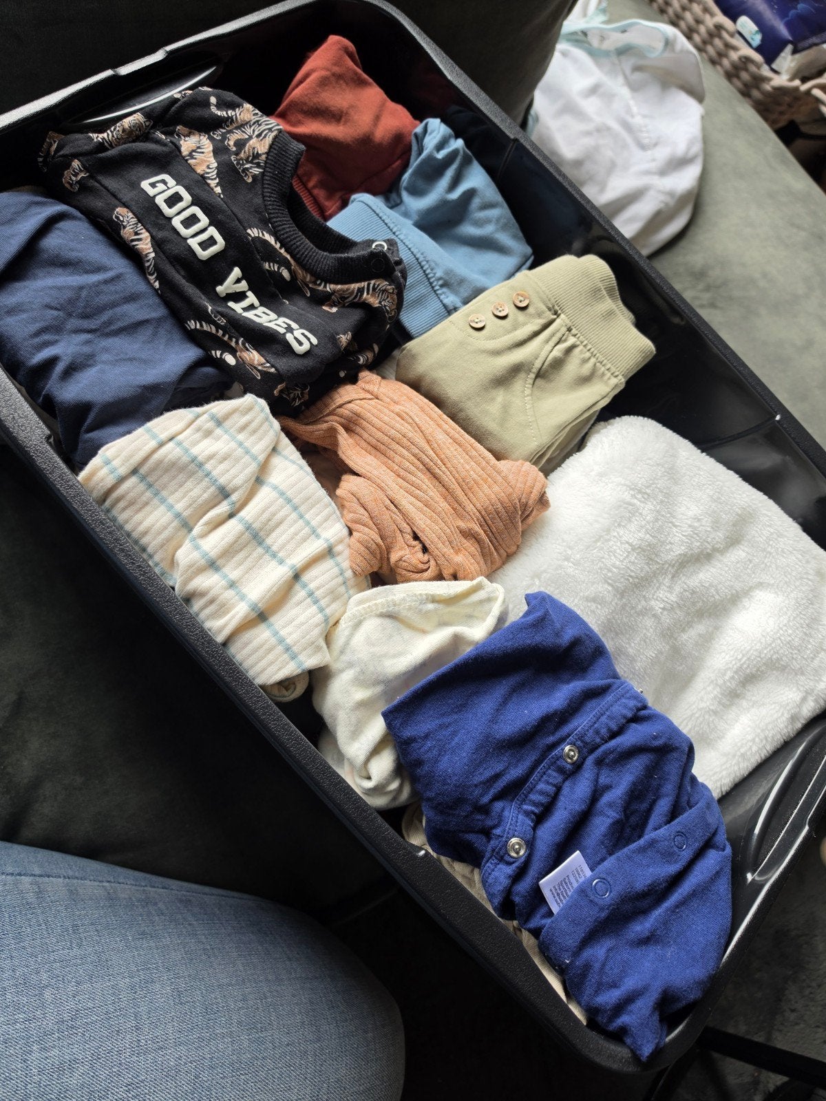 Grote krat babykleding maat 50/56 - Rompers, broekjes, etc., Kinderen en Baby's, Babykleding | Overige, Ophalen, Gebruikt, Diverse