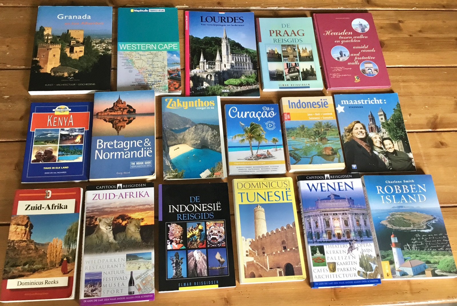 17 MOOIE REISBOEKEN: INDONESIË, KENIA, WENEN, LOURDES, ENZ., Ophalen of Verzenden, Reisgids of -boek, Azië, Gelezen