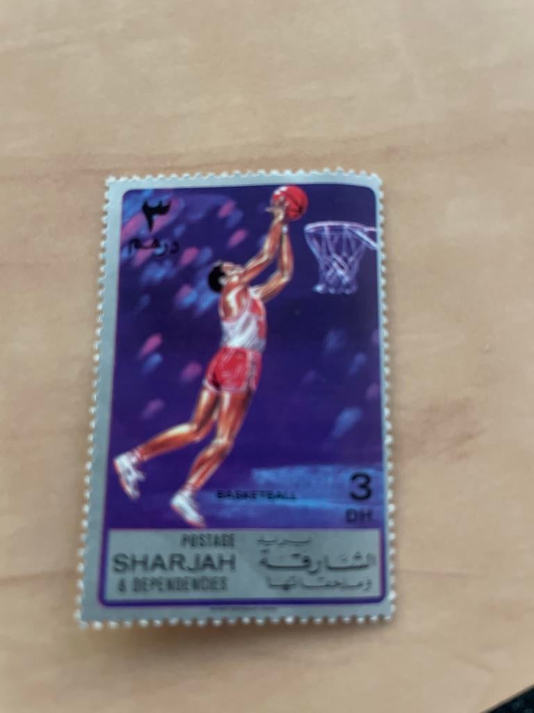 Postzegel Sharjah 3 Dirham Basketballer, Postzegels en Munten, Postzegels | Thematische zegels, Ophalen of Verzenden, Sport