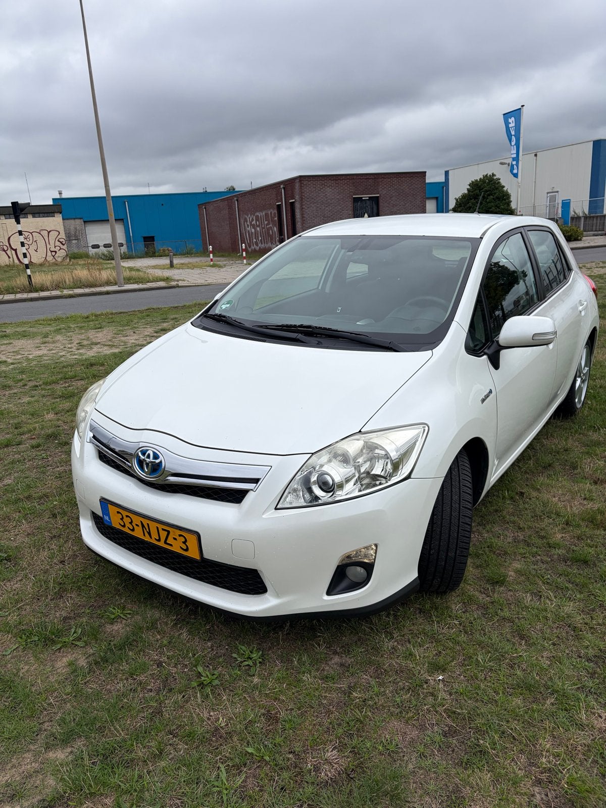 Toyota Auris 1.8 Full Hybrid 5DR CVT 2010 Wit, Stof, Zwart, 4 cilinders, Wit