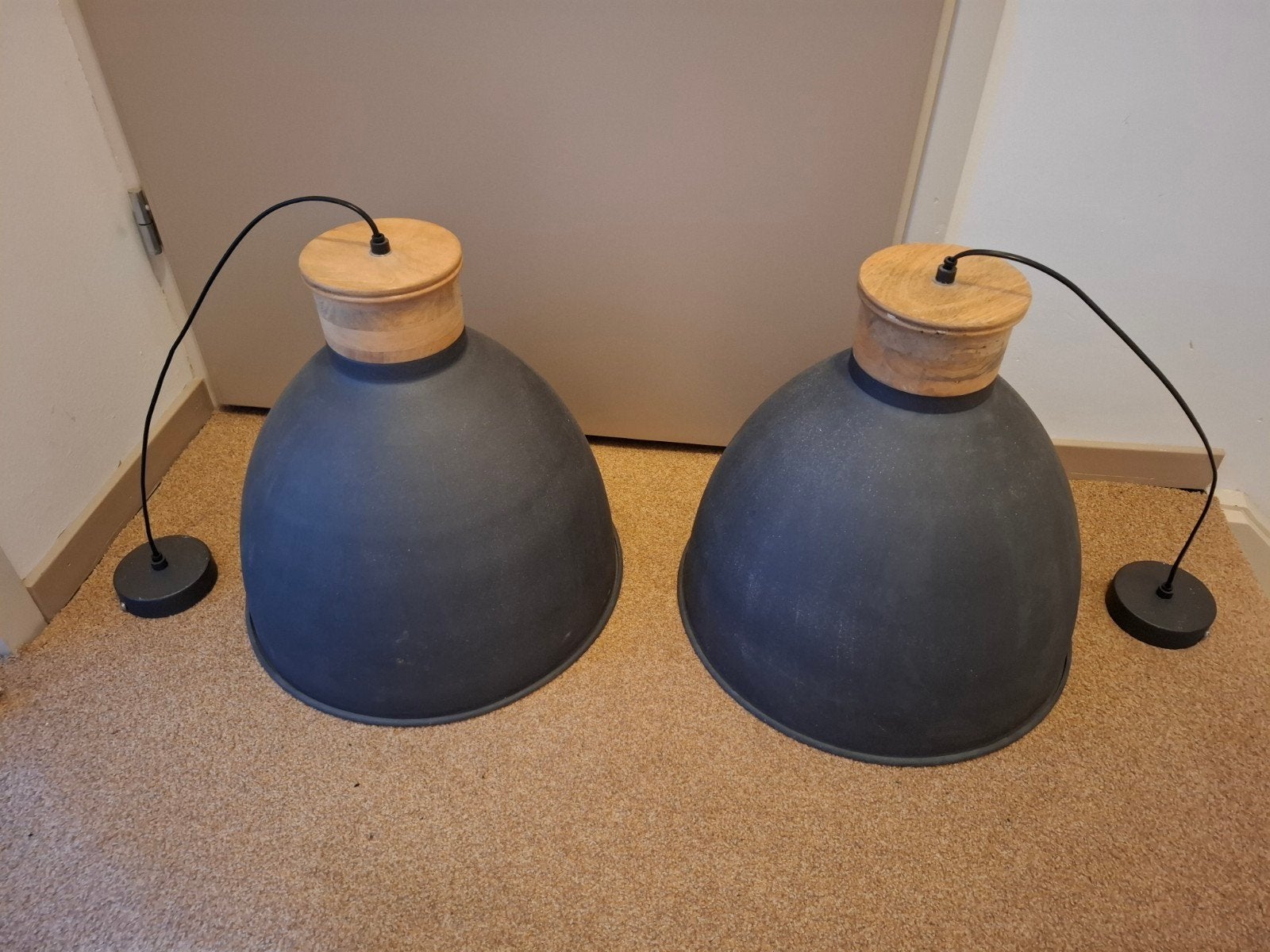 2 antraciet hanglampen met hout en witte binnenzijde, Ophalen, Gebruikt, Hout, E27 (groot)