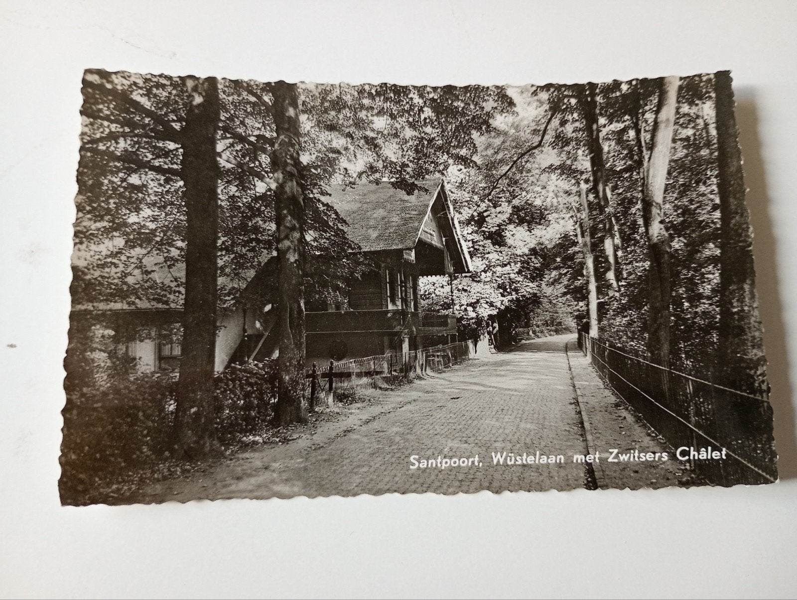 Santpoort Wüstelaan met Zwitsers Châlet 1958, Ophalen of Verzenden, 1940 tot 1960, Gelopen, Noord-Holland