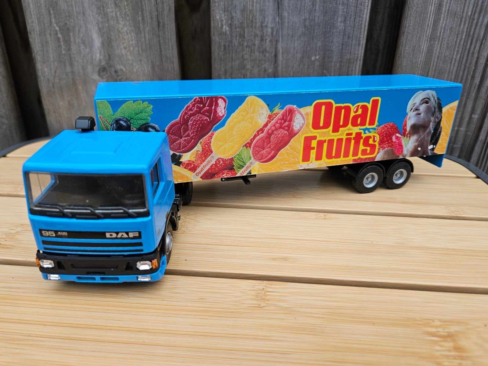 lioncar Daf 95 Opal Fruits trailer 1:50, Ophalen of Verzenden, Zo goed als nieuw, Bus of Vrachtwagen, Lion Toys
