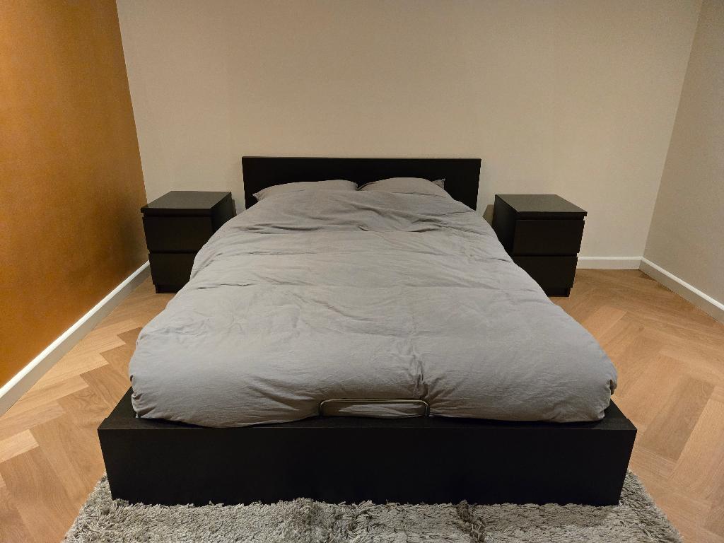 IKEA Malm bed + 2 nachtkastjes, Ophalen, Verstelbaar, Zwart, Tweepersoons