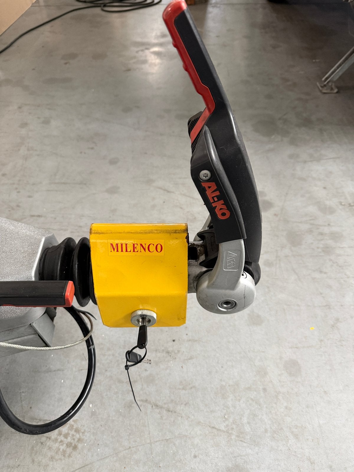 Disselslot dissel slot milenco alko aks3004 al ko aks1300, Ophalen, Zo goed als nieuw