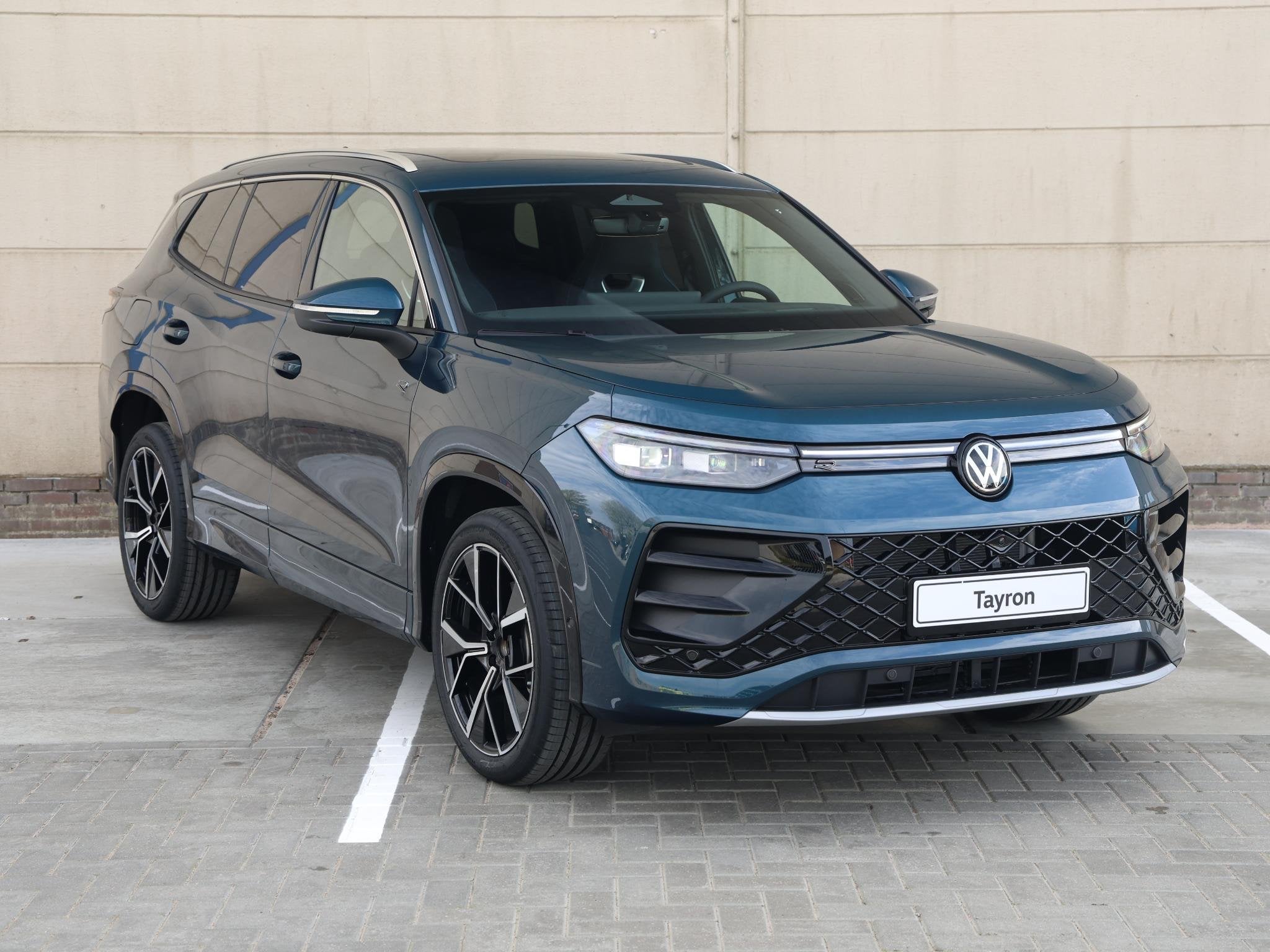 Volkswagen Tayron R-Line Edition 1.5 eHybrid 272 PK | Naviga, Stof, 1498 cc, 4 cilinders, 26 kWh