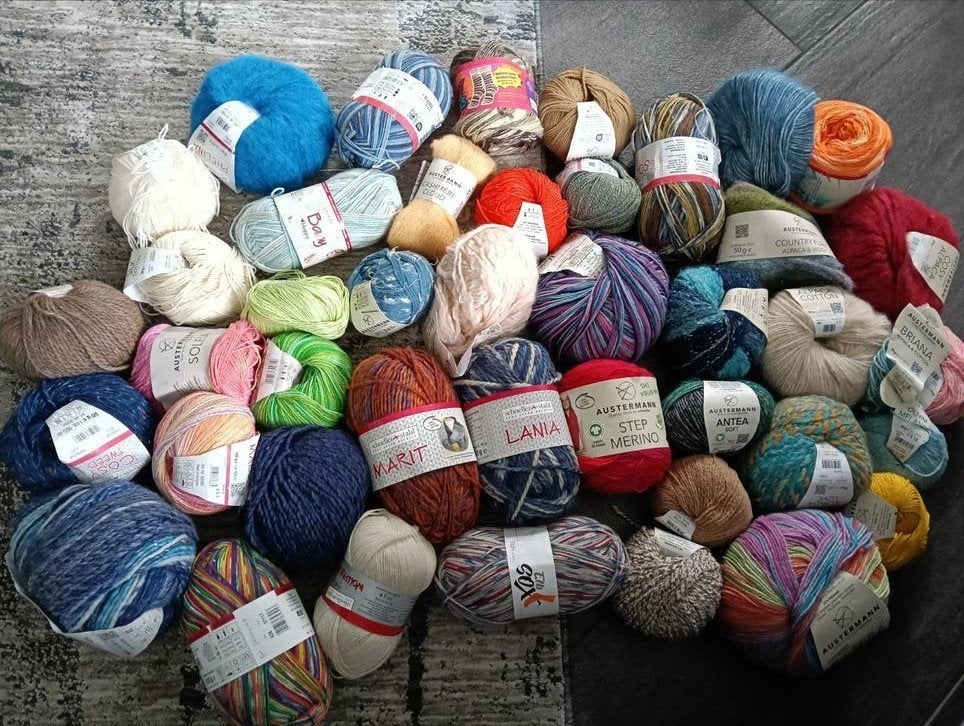 Grote partij diverse wol en garens (ruim 40 bollen), Hobby en Vrije tijd, Ophalen of Verzenden, Nieuw, Breien of Haken, Wol of Garen