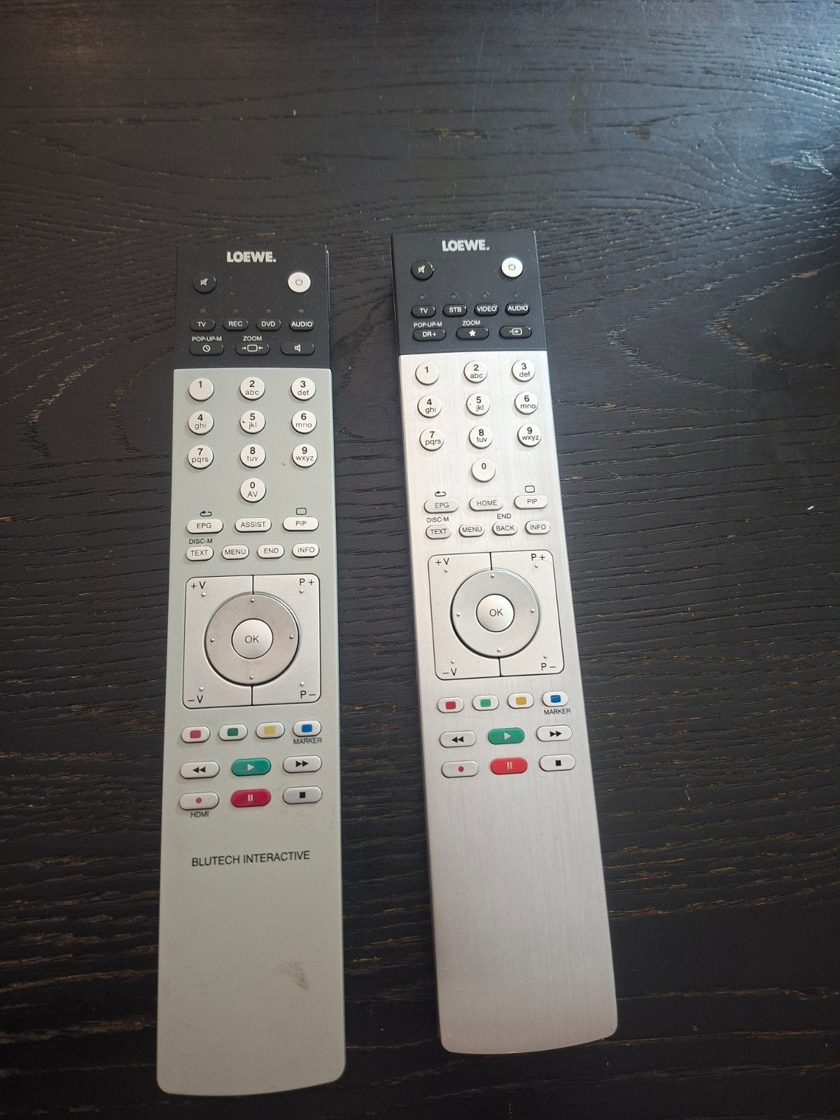 Loewe Afstandsbedieningen (2 stuks) - Origineel, Ophalen of Verzenden, Gebruikt, Origineel, Tv