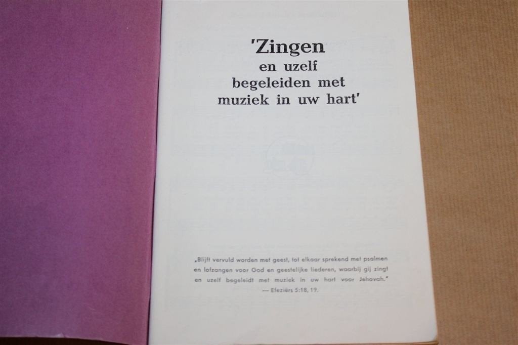 Zingen en Uzelf Begeleiden — Jehovah Liedboek 1969, Boeken, Ophalen of Verzenden, Gelezen