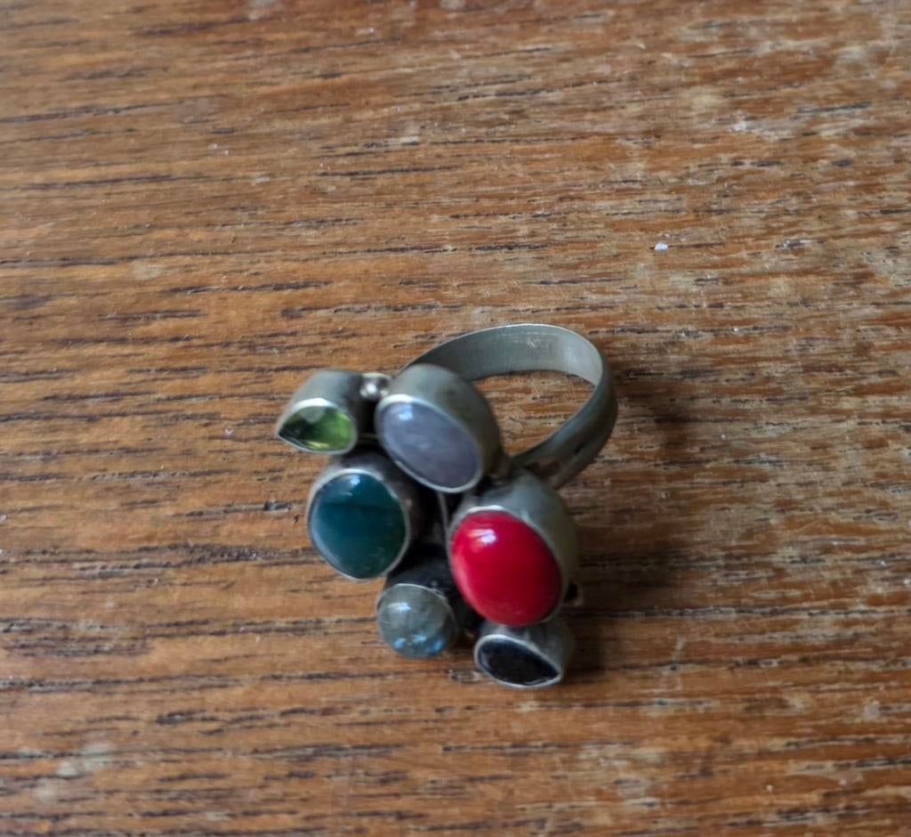 Gratis: ring met diverse edelstenen, Ophalen, Gebruikt, Met edelsteen, Dame