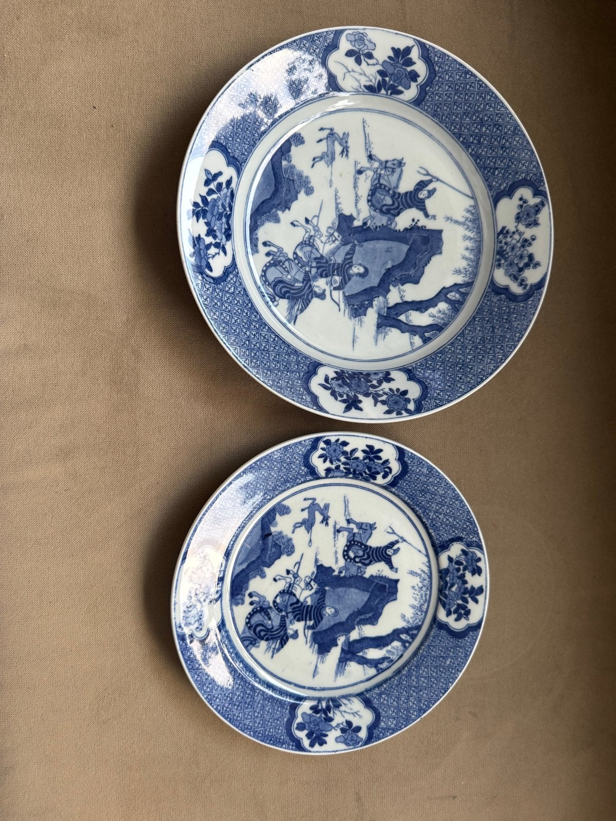 Set van 2 Antieke Chinese Porseleinen Borden - Blauw/Wit, Ophalen of Verzenden