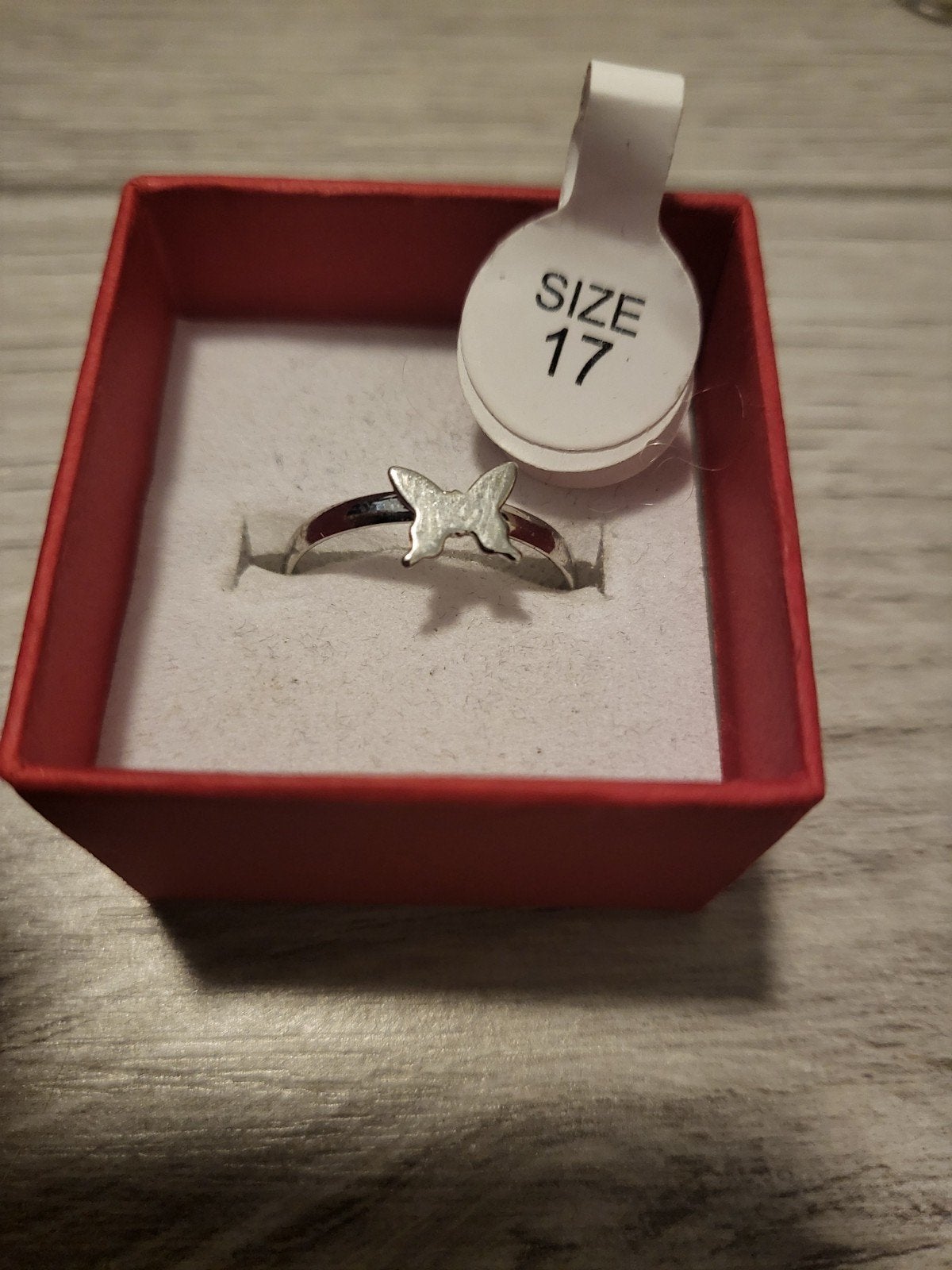 Zilverkleurige ring met vlinder, maat 17, IJzer of Staal, Nieuw, Ophalen of Verzenden, 17 tot 18