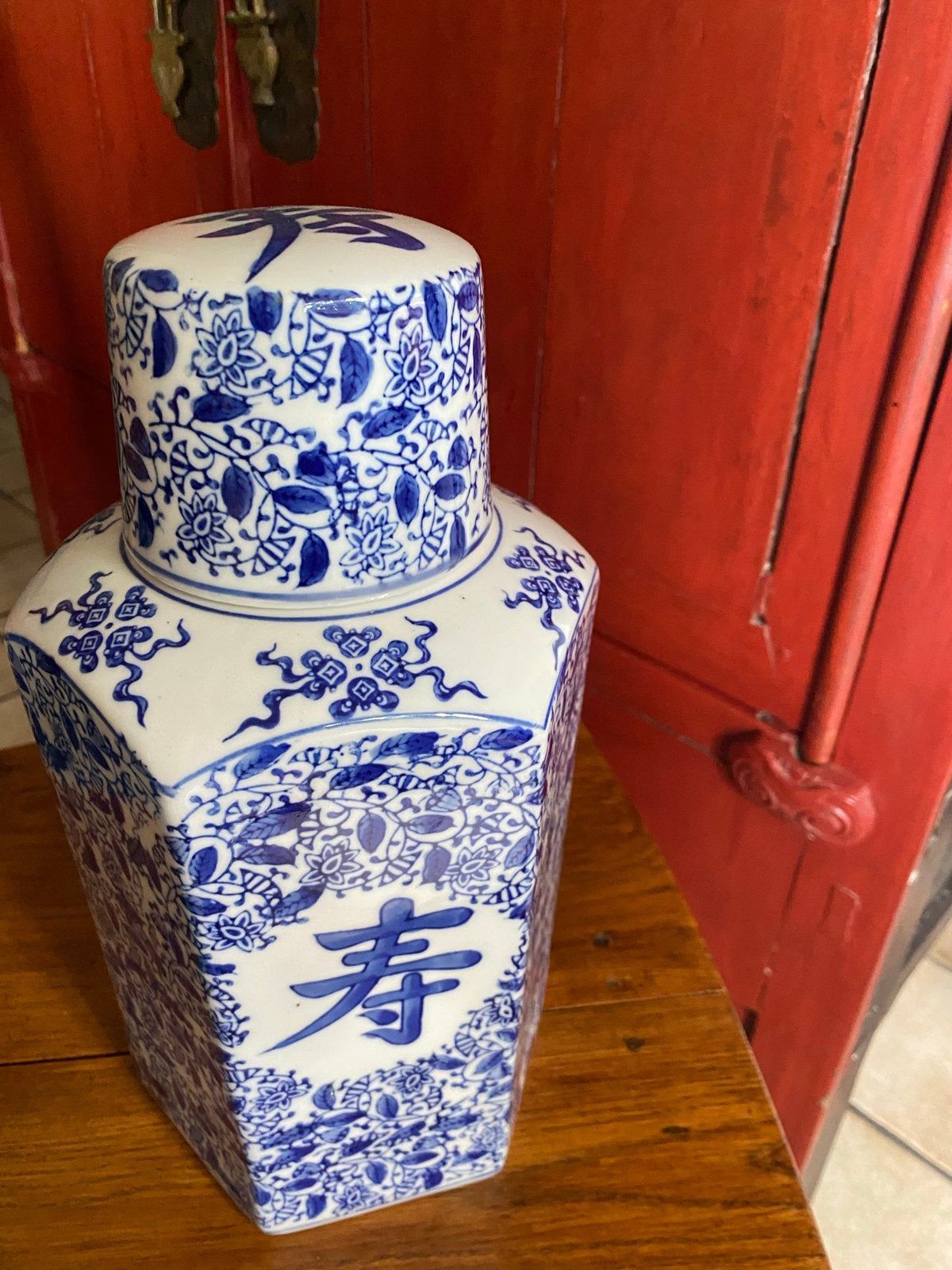 Chinese porseleinen theebus met blauw-wit decor, Ophalen