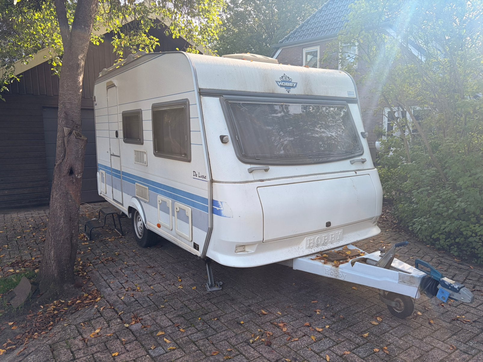 Hobby De Luxe Caravan met Voortent, Caravans en Kamperen, Kachel, Standaardzit, Hobby, Dwarsbed