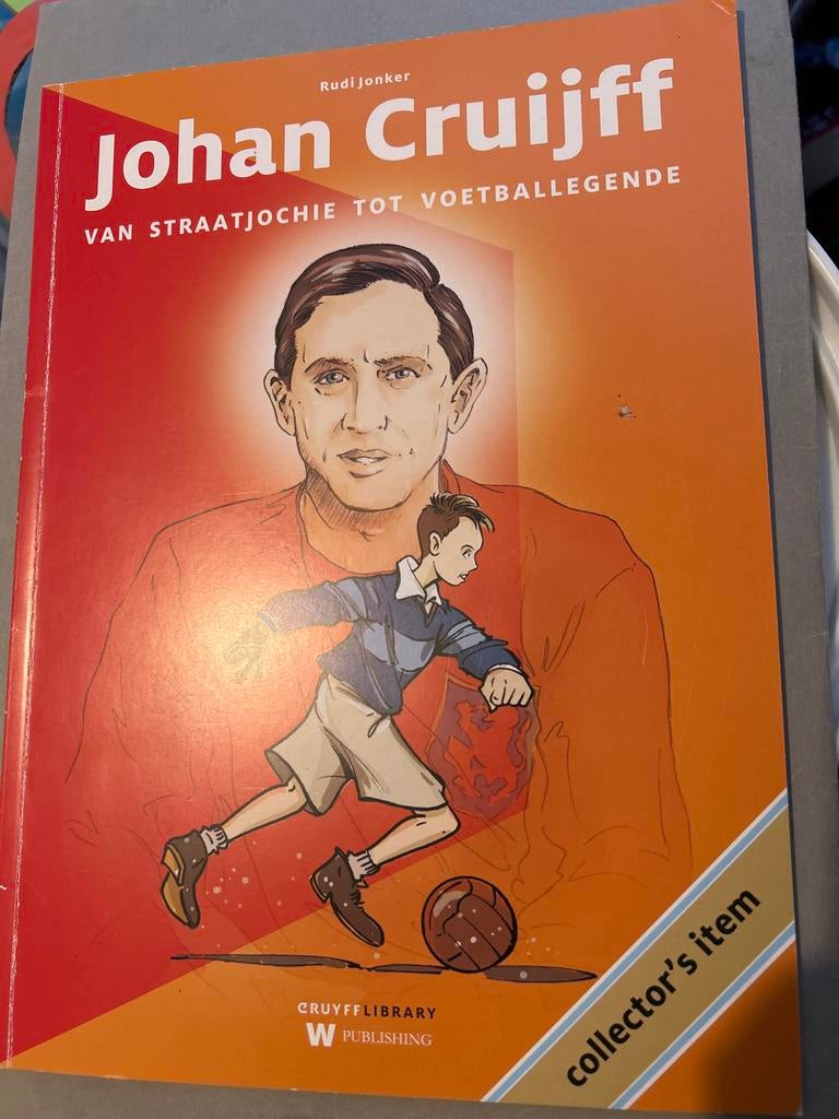 Stripboek Johan Cruijff: Van Straatjochie tot Voetballegende, Eén stripboek, Ophalen of Verzenden, Zo goed als nieuw
