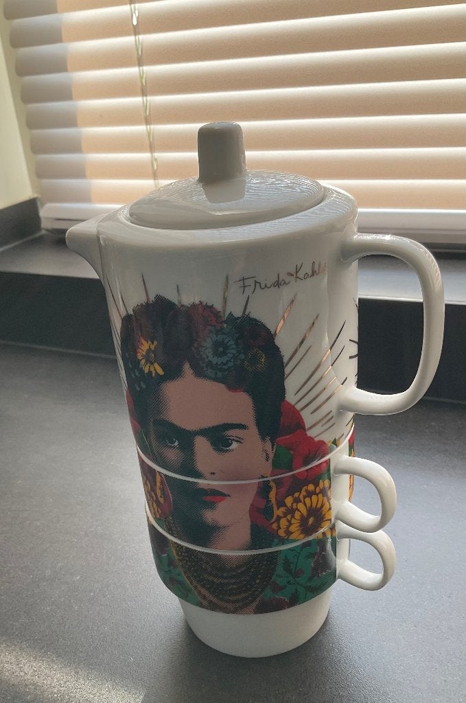 Frida Kahlo stapelbare theepot + 2 kopjes uniek uit Londen, Antiek en Kunst, Ophalen of Verzenden