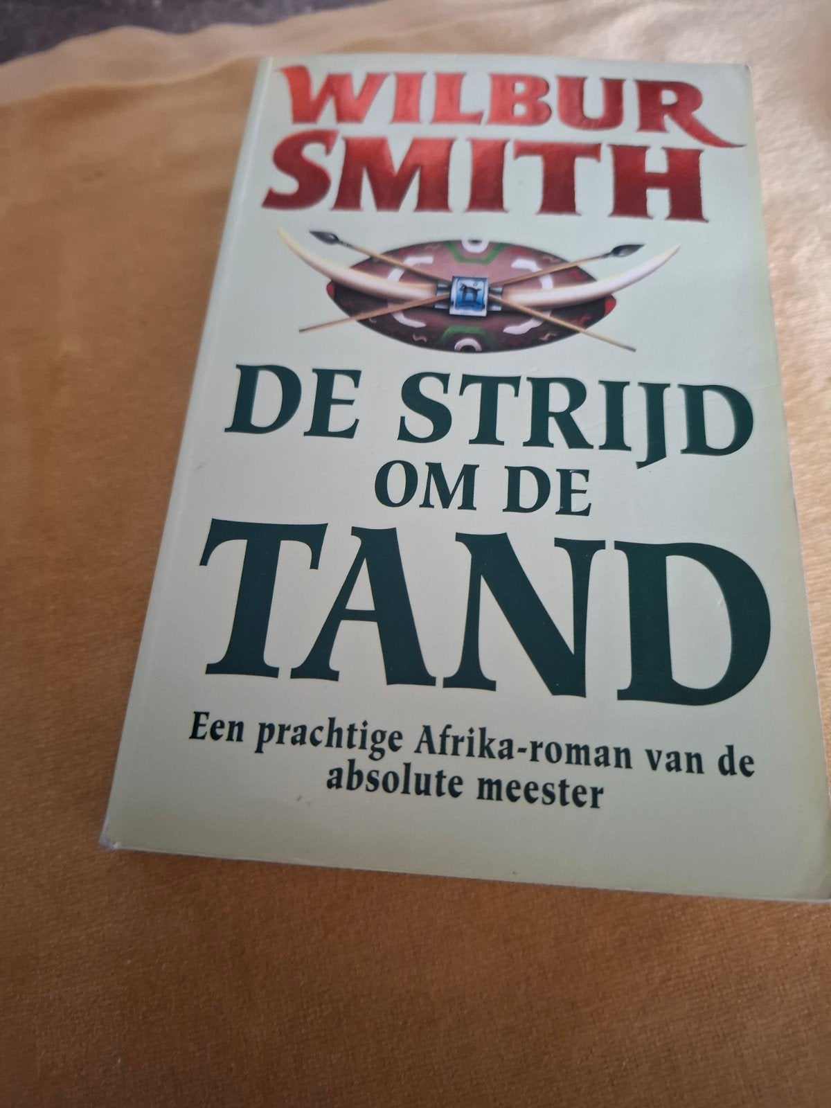 Wilbur Smith - De Strijd om de Tand (Paperback), Ophalen of Verzenden, Gelezen, Wilbur Smith
