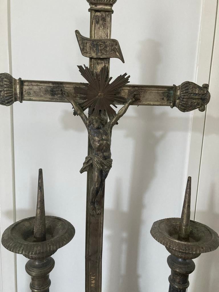 Antiek altaarkruis met 4 kandelaars - Kerkelijk erfgoed, Ophalen of Verzenden