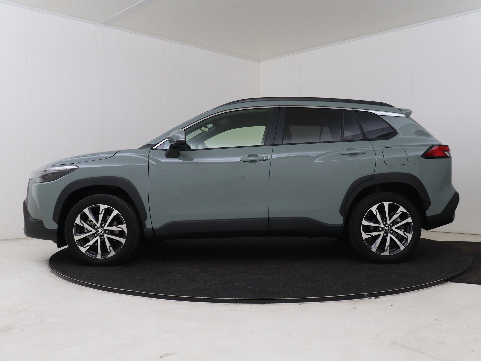 Toyota Corolla Cross Hybrid 200 Dynamic (bj 2025, automaat), 12 maanden, Stof, 4 cilinders, 1415 kg