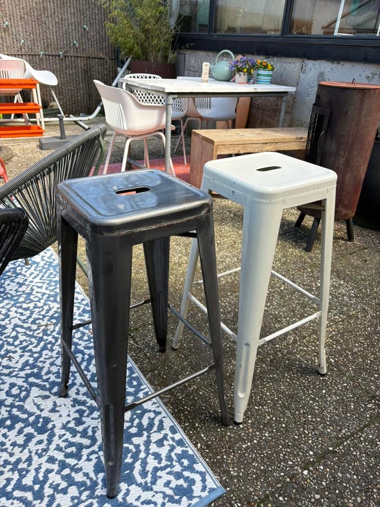 Tolix look barkrukken wit zilver metaal, Huis en Inrichting, Barkrukken, Ophalen, 60 tot 90 cm, Zo goed als nieuw, Metaal