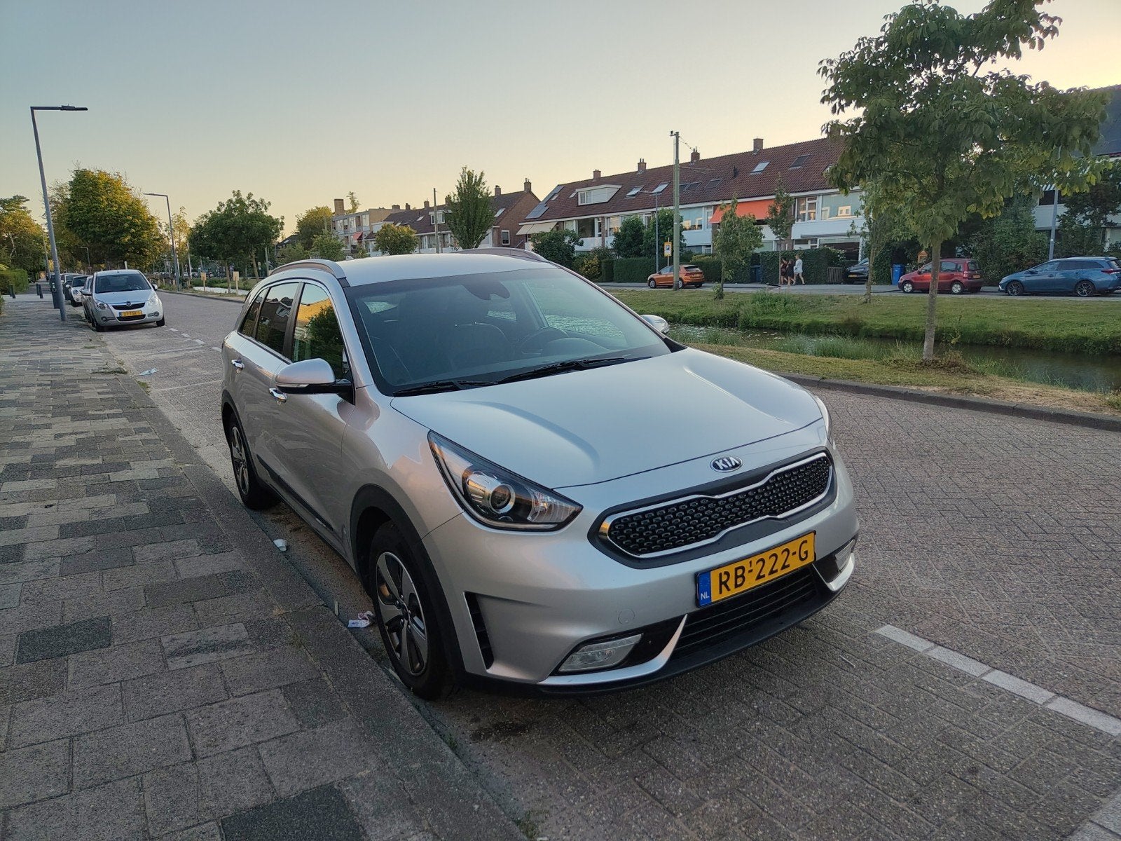 Kia Niro 1.6 GDi Hybrid 141pk Dct6 2017 Grijs, 1580 cc, Origineel Nederlands, 75 €/maand, 26 km/l