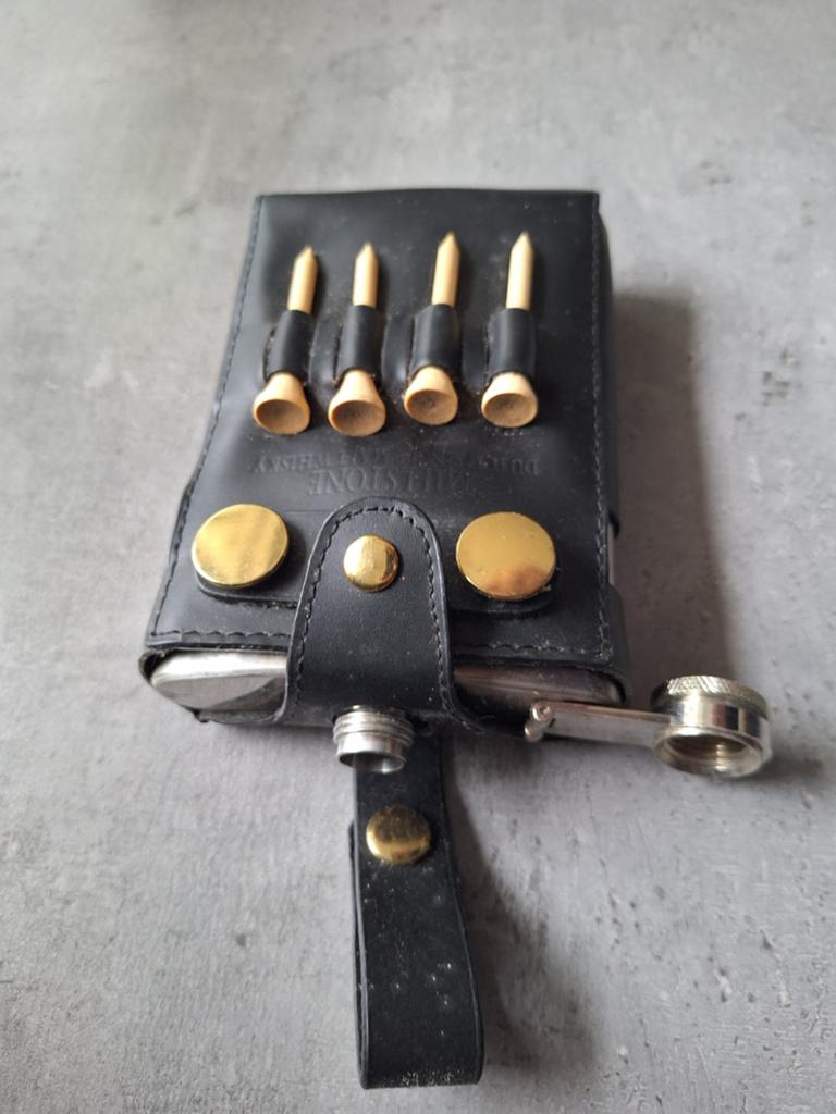 Fraaie Millstone whisky heupfles met golf tees, Ophalen of Verzenden, Gebruikt