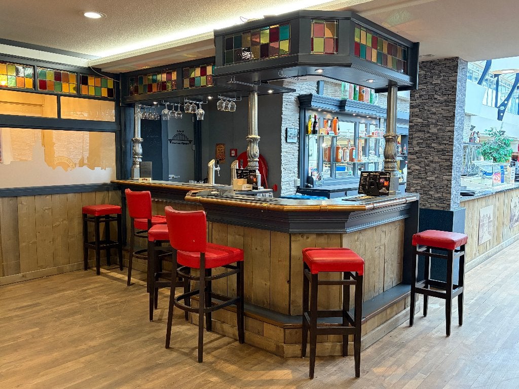 Bar met bovenbouw, Ophalen, Zo goed als nieuw