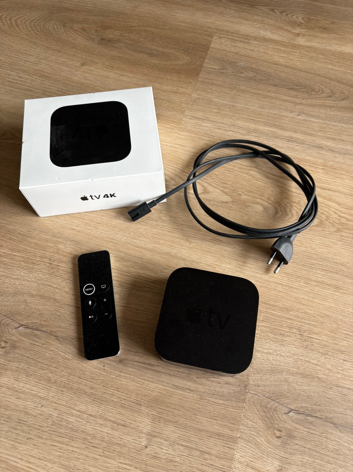 Apple tv 4k 32 Gb, Ophalen of Verzenden, Zo goed als nieuw, Zwart, IOS