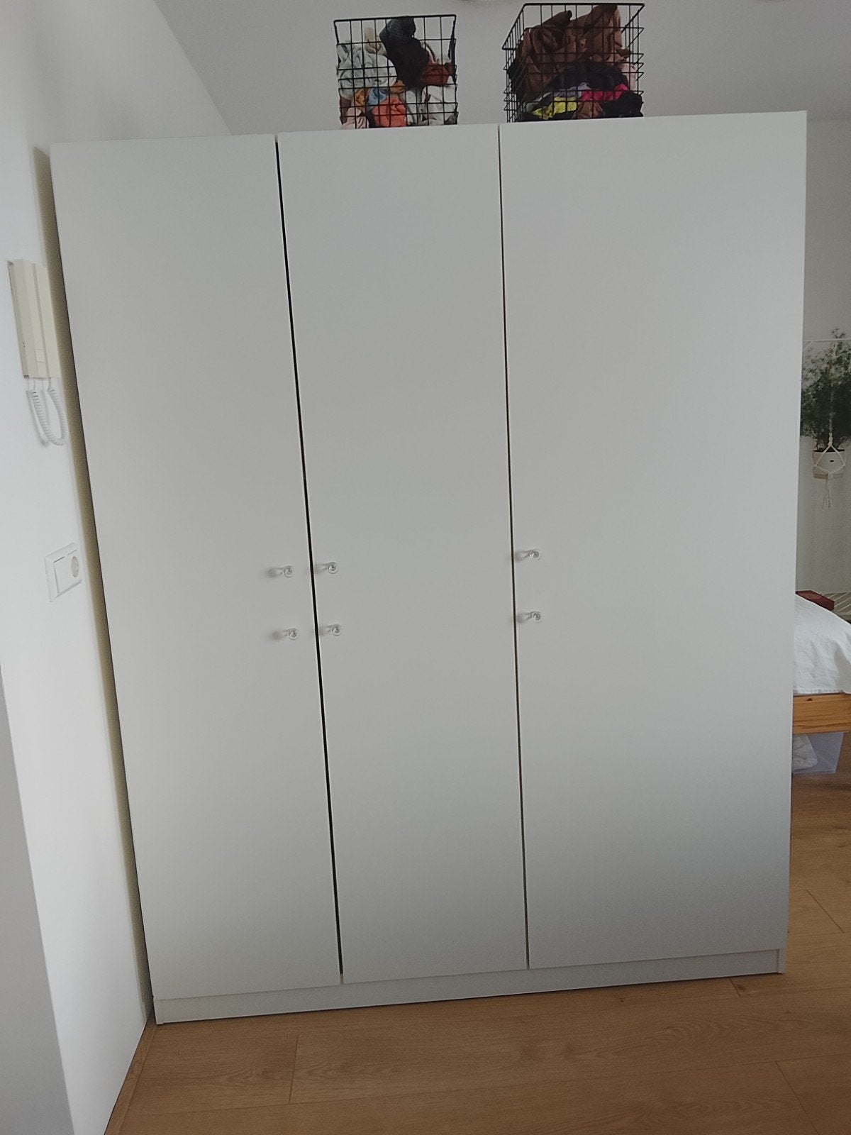 Witte kledingkast (140x50x180 cm) in goede staat, Ophalen