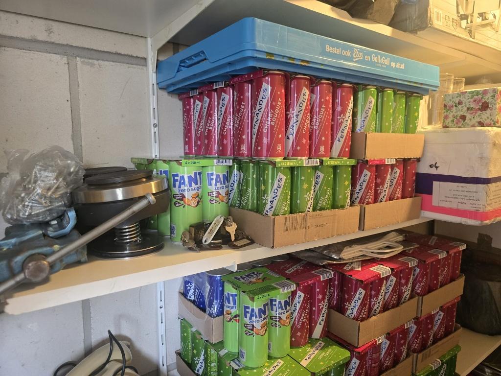 Bier en fernandes frisdrank en cola, Diversen, Ophalen