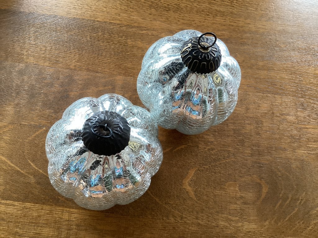 Set van 2 zilveren kleurige pompoen kerstballen/Heksenballen, Antiek en Kunst, Ophalen of Verzenden