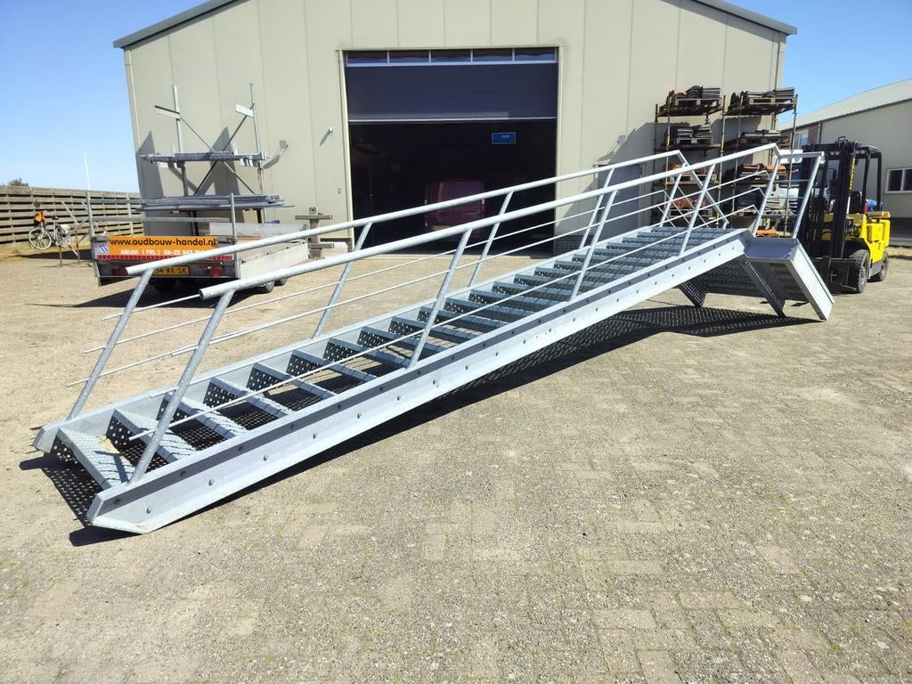 TRAP  buitentrap gegalvaniseerd bordes, Ophalen